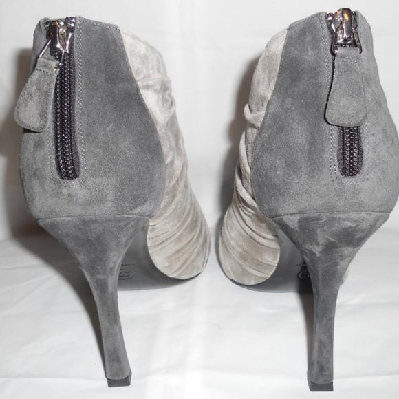 CHANEL 12A Two Tone Suede Ruched Camellia Flower Ankle Booties Boots Grey $1550 - Picture 4 of 11